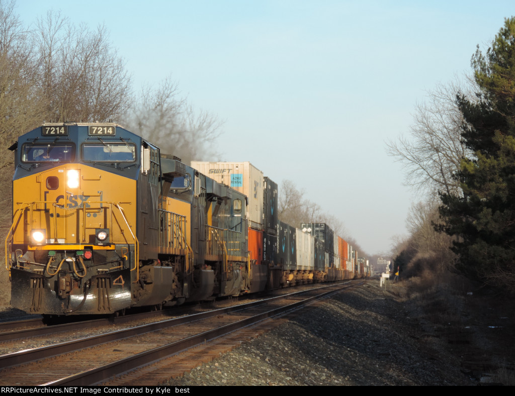 CSX 7214 on I003